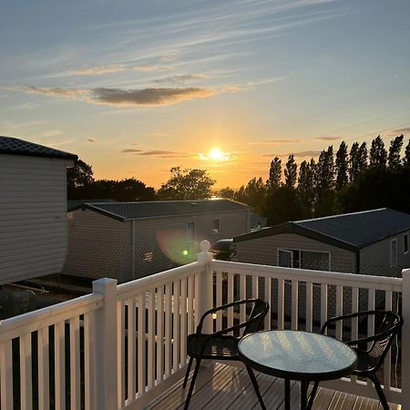 Escape City Caravan Lytchett Minster Exteriör bild