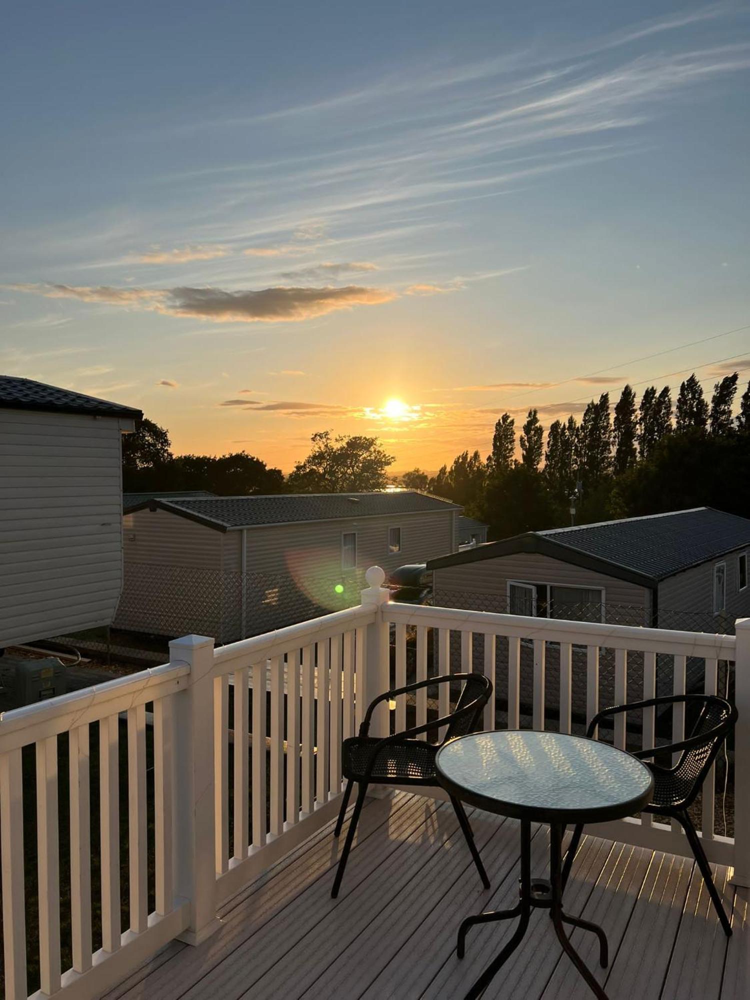 Escape City Caravan Lytchett Minster Exteriör bild